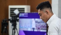 Dandy tidak berkomentar terkait vonisnya. 