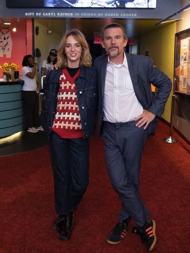 Ethan Hawke dan Maya Hawke Ethan Hawke dan Maya Hawke.