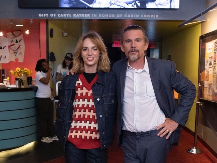 Ethan Hawke dan Maya Hawke.
