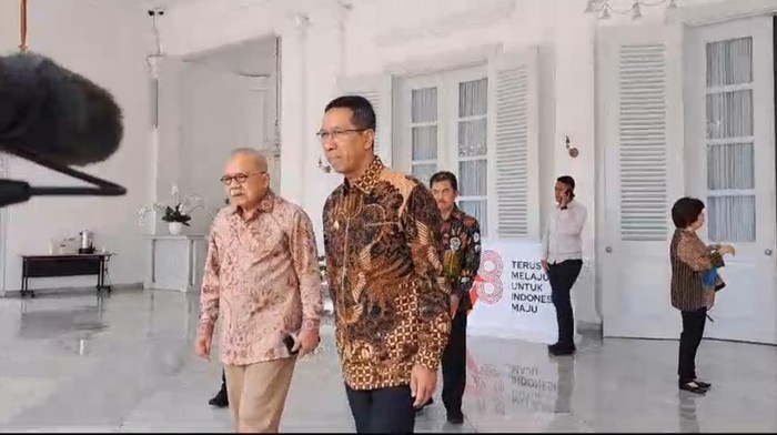 Gubernur DKI Jakarta periode 2007-2012 Fauzi Bowo atau Foke bertemu dengan Penjabat (Pj) Gubernur DKI Jakarta Heru Budi Hartono.