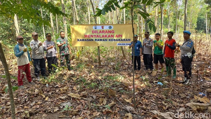 Forkopimka Pokang Pamekasan memasang spanduk peringatan