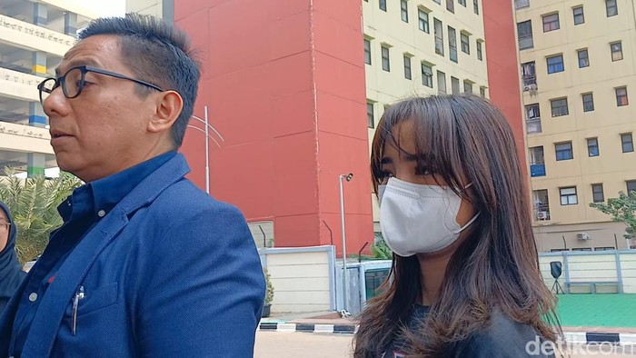 Fuji ingin laporkan mantan manajer.