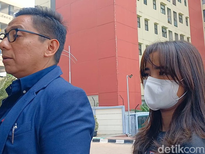 Fuji ingin laporkan mantan manajer.