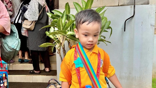 7 Foto Gala Sky Putra Mendiang Vanessa Angel yang Kini Sudah Masuk Sekolah