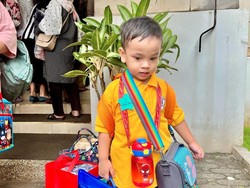 7 Foto Gala Sky Putra Mendiang Vanessa Angel yang Kini Sudah Masuk Sekolah