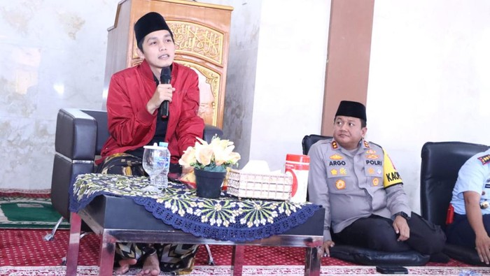 Gus Iqdam tausiah di Polres Ngawi