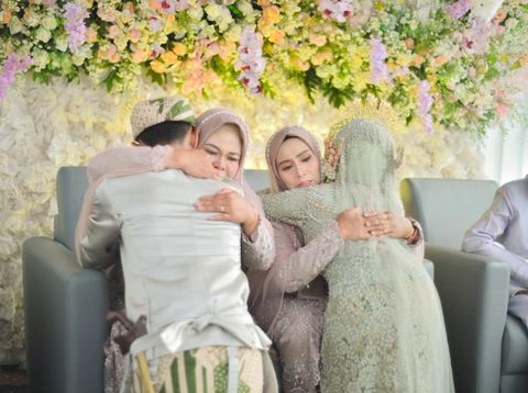 Hasil foto  Andi Muh Syarif, yang membantu edit foto pernikahan yang dihinggapi ribuan lalat, viral di media sosial.