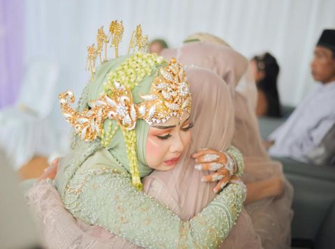 Hasil foto  Andi Muh Syarif, yang membantu edit foto pernikahan yang dihinggapi ribuan lalat, viral di media sosial.