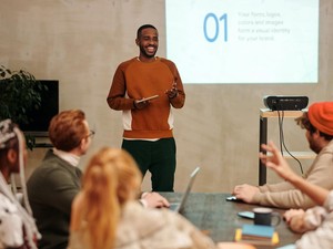 7 Tools AI untuk Membuat Slide Presentasi