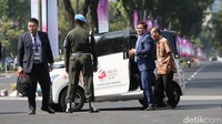 Perwakilan dari Kementerian Luar Negeri Ri, Alfon mengatakan merupakan salah satu delegasi yang berkesempatan menumpang Wuling Air ev untuk mobilitas selama acara ini. Ia mengaku, baru pertama kali menjajal kendaraan listrik mini dengan desain modern dan futuristik ini.