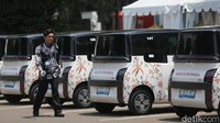 Kendaraan resmi KTT ke-43 ASEAN Jakarta ini pun berhiaskan motif batik khas Betawi yang terdiri dari gambar elang bondol dan Melati. 