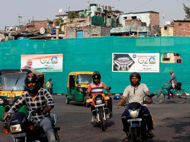 Jelang KTT G20, Kawasan Kumuh di New Delhi Ditutupi Kain