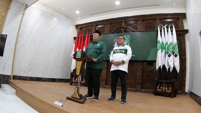 Jelang Pemilu 2024, PKB Gelar Tour de Wali Songo Partai Kebangkitan Bangsa (PKB) menggelar ziarah ke makam Wali Songo dalam rangka menghadapi Pemilu 2024. Acara itu bertajuk Tour de Wali Songo.