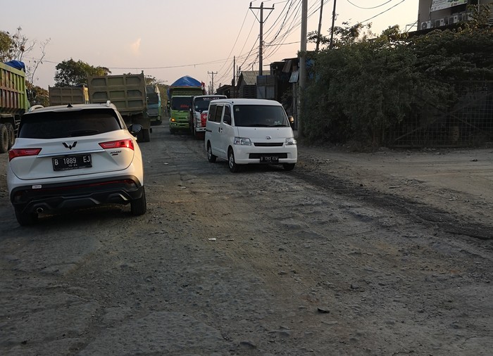 Jl Raya Perancis bagian Kota Tangerang. (Warga bernama Agus)