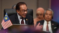 PM Malaysia Anwar Ibrahim menyampaikan pendapatnya saat KTT ASEAN-India.  