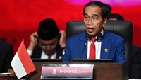 Dalam pidatonya, Jokowi mengatakan bahwa semua yang hadir di KTT Asia Timur ini memiliki tanggung jawab untuk menciptakan perdamaian dan stabilitas.   