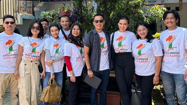 Karen Nijsen dan kekasihnya, Fauzan Rachmansyah, usai ke PAUD.