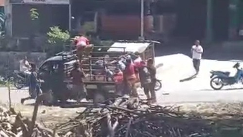Tangkapan layar video viral aksi kawin tangkap di Desa Waimangura, Kecamatan Wewewa Barat, Kabupaten Sumba Barat Daya, NTT.