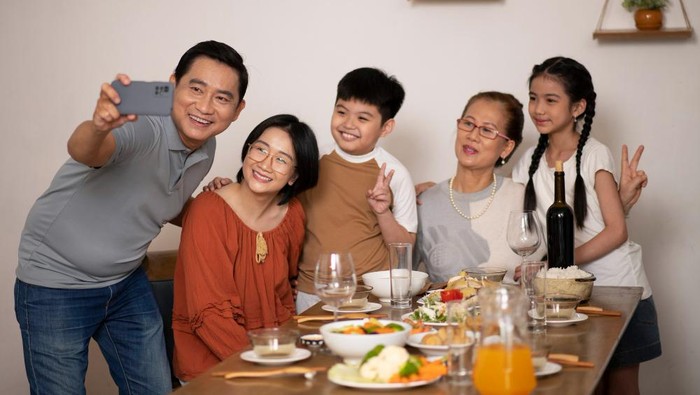 Keluarga dengan kakek dan nenek.