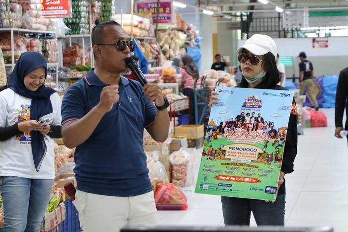 Keseruan PSR di Pasar Legi Ponorogo
