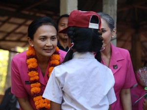 Pertama Kali Bhayangkari Gelar Baksos di Karangasem Bali, Warga Antusias