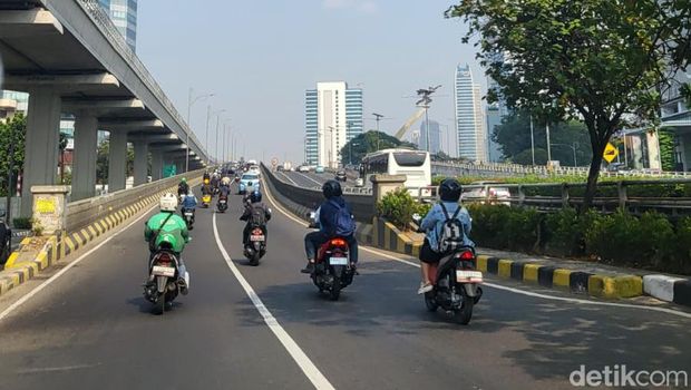 Kondisi lalu lintas di Jalan Gatot Subroto, Kamis (7/9/2023)