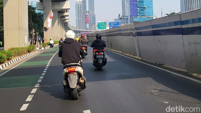 Kondisi lalu lintas di Jalan Gatot Subroto, Kamis (7/9/2023)