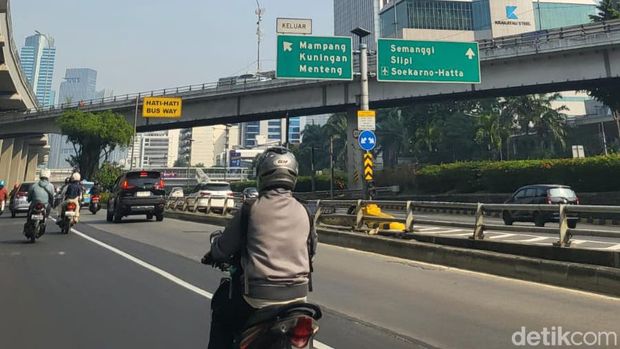 Kondisi lalu lintas di Jalan Gatot Subroto, Kamis (7/9/2023)