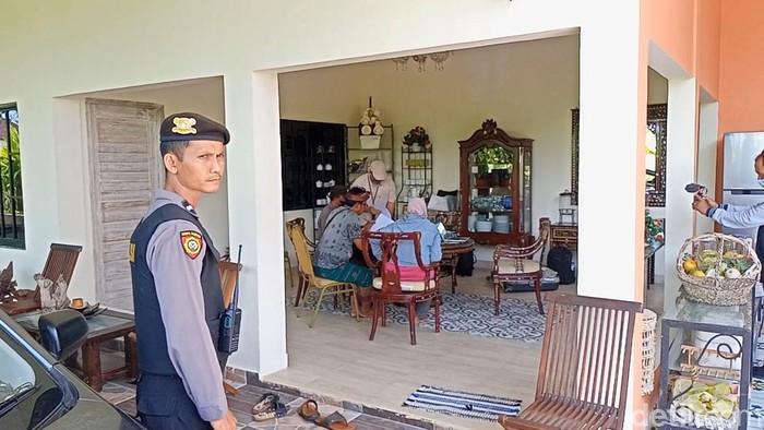KPK menggeledah rumah Reyna Usman di Badung, Bali.