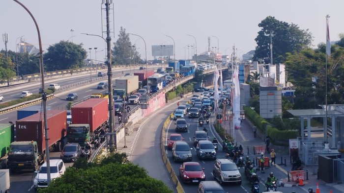 Lalin Jalan S Parman pagi ini