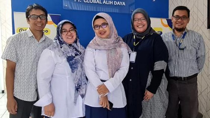 Layanan Resmi Call CenterΒ dariΒ Kominfo PT Global Alih Daya atau yang dikenal dengan Agent&Co sebuah perusahaan yang bergerak di bidang penyedia layanan jasa contact center di Indonesia meraih izin resmi Kominfo.