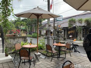 Little Talks Kedai Kopi di Ubud Punya Perpustakaan dan Bioskop Mungil