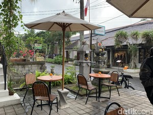 Little Talks Kedai Kopi di Ubud Punya Perpustakaan dan Bioskop Mungil