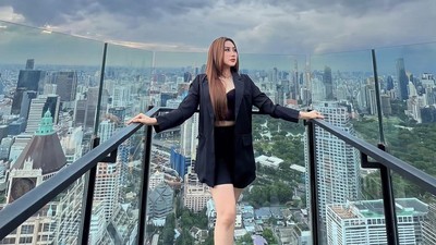 Foto Gaya Glamour Luluk Nuril, Istri Polisi yang  Bentak Siswa Magang
