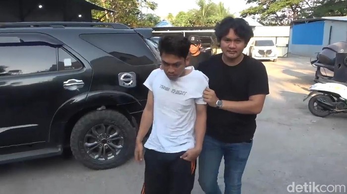 Polisi menangkap pelaku pencurian kendaraan bermotor (curanmor) bernama Muhammad Ikbal (33) di Kota Makassar, Sulawesi Selatan (Sulsel).