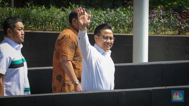 Mantan Menteri Ketenagakerjaan Muhaimin Iskandar atau Cak Imin tiba untuk menjalani pemeriksaan di Gedung Merah Putih, KPK, Jakarta, Kamis (7/9/2023). (CNBC Indonesia/Faisal Rahman)