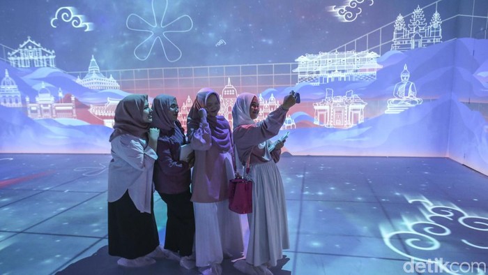 Melihat Beragam Warisan Budaya Korea-ASEAN di Museum Nasional Korea Cultural Centre (KCC) mempersembahkan pameran imersif di Museum Nasional, Jakarta, Kamis (7/9/2023). Pameran ini menampilkan warisan budaya Korea dan negara ASEAN.