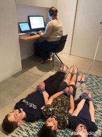 Meme kocak work from home (WFH) berikut ini kemungkinan besar bikin kamu ngangguk-ngangguk setuju. Kamu tim WFH atau WFO nih, detikers?