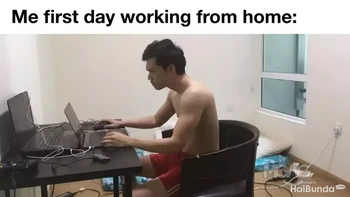 Pertama kali kerja dari rumah setelah sekian lama. Baru bentar kerja, eh malah tiduran lagi. Foto: Facebook/MGAG