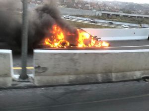 Sedan Mewah Tiba-tiba Membara di Exit Tol Cileunyi