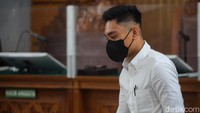 Mario Dandy telah dituntut 12 tahun penjara di kasus penganiayaan terhadap David. Jaksa juga menuntut Mario Dandy membayar restitusi Rp 120 miliar subsider 7 tahun penjara. 