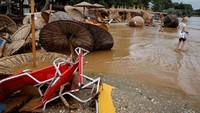 Pantai di Kala Nera, Yunani, hancur diterjang banjir, Rabu (6/9/2023).