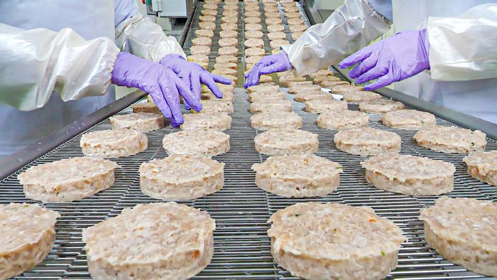 Pabrik Steak Ayam di Korea Ini Dipuji Netizen Karena Bersih dan Higienis