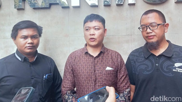 Pelapor wine halal Nabidz. (Wildan/detikcom)