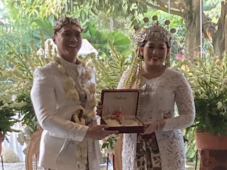 Foto Pernikahan Haikal AFI dan Penyanyi Mia Ismi, Jadi Pengantin Sunda