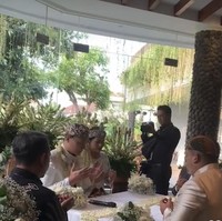 Ini momen saat akad nikah Haikal AFI dan Mia Ismi setelah ijab kabil. Keduanya pun sah menjadi pasangan suami istri. Foto: Instagram