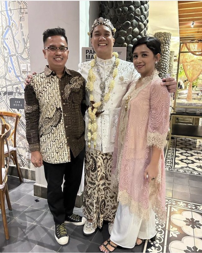 Banyak teman-teman jebolan AFI menghadiri pernikahan Haikal AFI2. Salah satunya adalah Cindy AFI2 yang turut hadir meriahkan momen istimewa sahabatnya itu.  Foto: Instagram