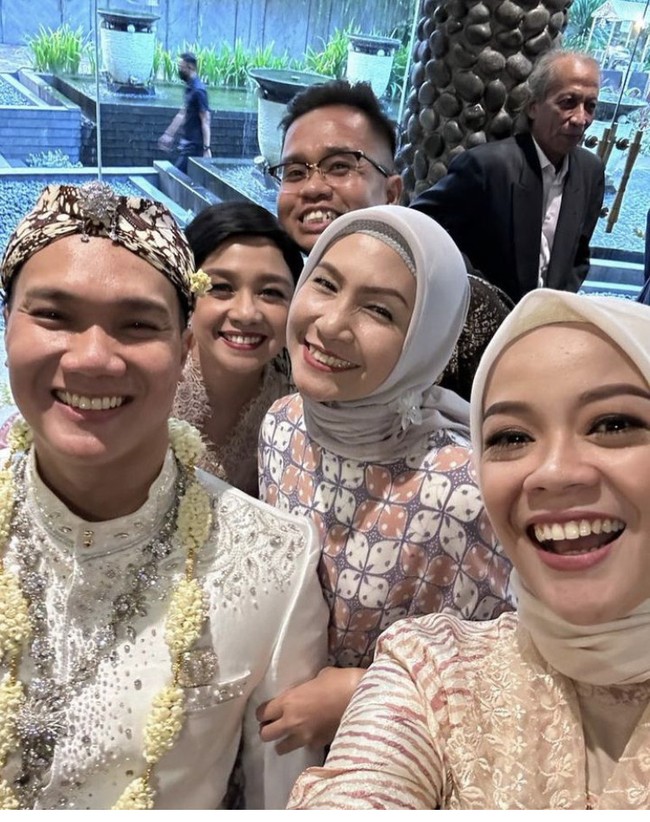 Tak sedikit netizen pun mendoakan kehidupan pasangan baru ini agar selalu berbahagia selamanya. Selamat Menikah Haikal AFI! Foto: Instagram