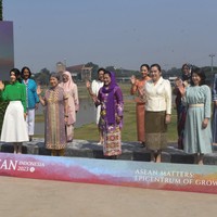 Untuk diketahui, Kim Keon Hee menjabat sebagai CEO perusahaan khusus pameran seni, Covana Contents yang didirikannya pada 2009. Dia memiliki kecintaan terhadap seni dan mengambil jurusan melukis di Universitas Kyeonggi. Lalu mendapatkan gelar master dalam pendidikan seni dan gelar doktor dalam desain konten digital. Foto: dok. Sekretariat Kabinet RI