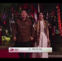 Keesokan harinya, Kim Keon Hee dan suaminya Presiden Korsel Yoon Suk Yeol terlihat di Gala Dinner KTT ke-43 ASEAN.    Foto: dok. Sekretariat Kabinet RI